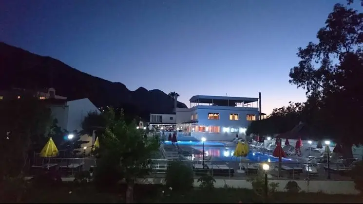 Rose Gardens Holiday Village - Havuz