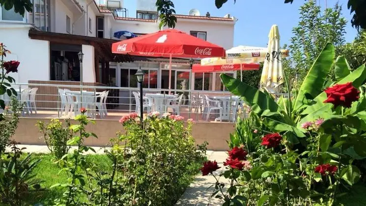 Rose Gardens Holiday Village - Yerinde Yemek