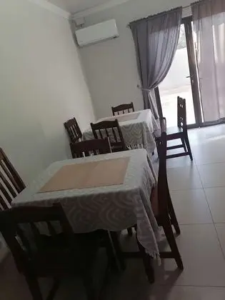 Rose and Thorn Guesthouse - Adults Only - Yerinde Yemek