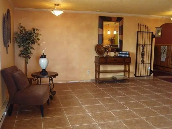 Roseau Motel & Diner