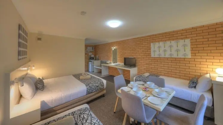 ROSEBOURNE GARDENS MOTEL