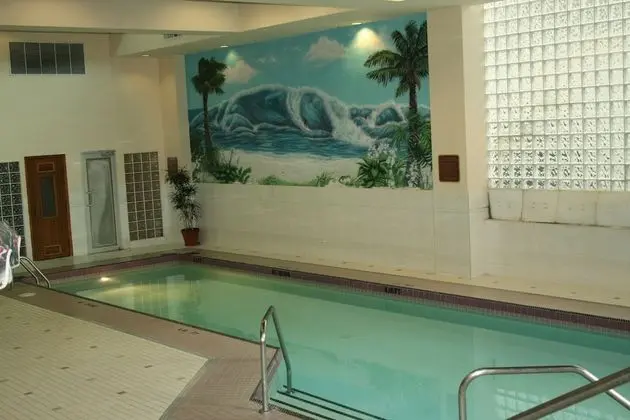Rosedale Condominiums - Havuz