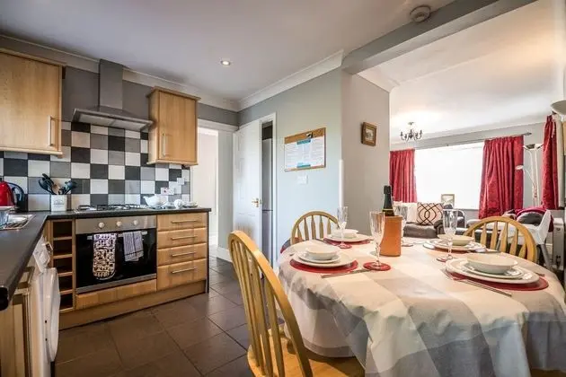 Roselea - 3 Bedroom Cottage - Carew - Mutfak