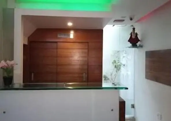 Roseline Suites - A Business Hotel - Lobi