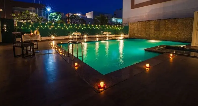 Rosewood Apartment Hotel - Pantnagar - Havuz