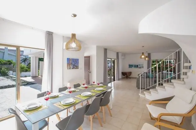 Villa Rosie, Modern 4bdr Ayia Napa Villa with Pool - Yerinde Yemek