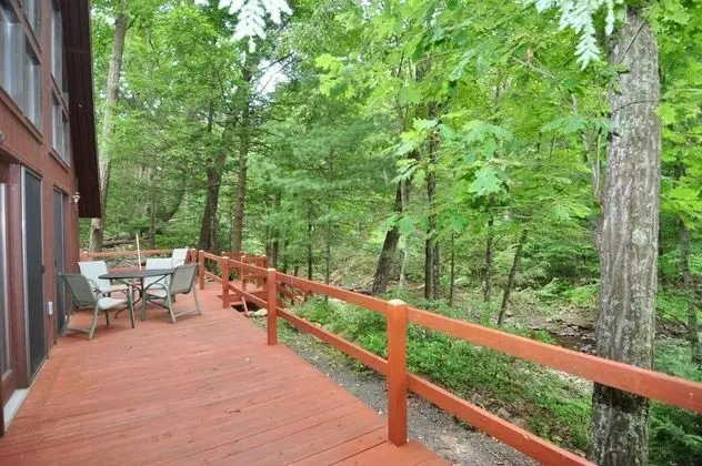 Rosies Creekside Retreat