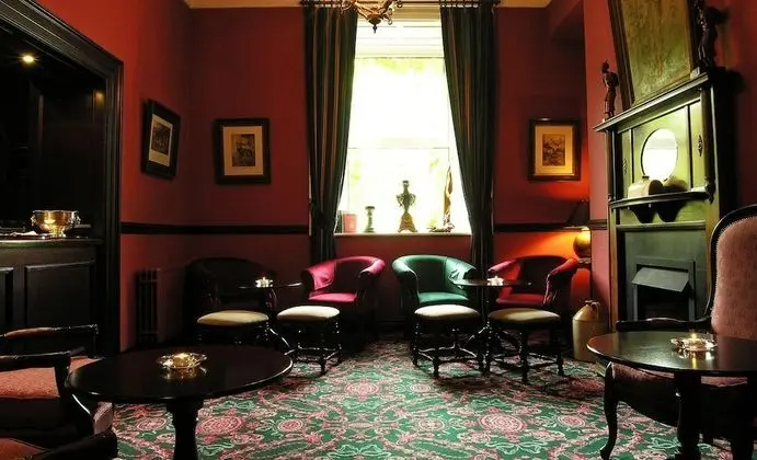 Ross Lake House Hotel - İç Mekan
