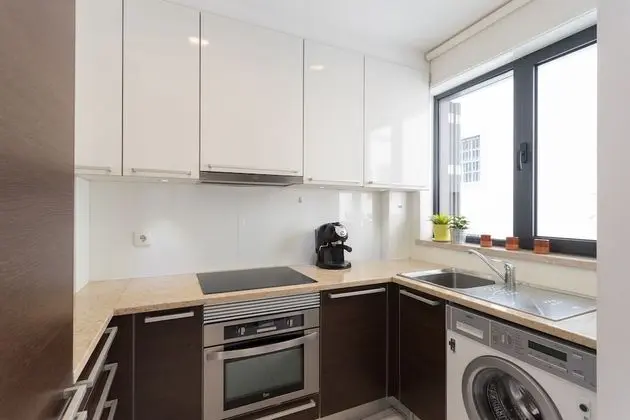 Rossio Penthouse Three-Bedroom Apartment w/ River View and Parking - by LU Holidays - Mutfak