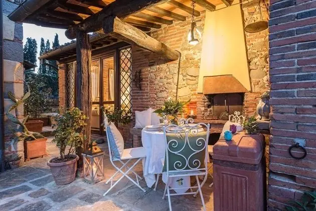 Rosyabate Cottage With Private Garden and Views Between Lucca and Pistoia - Oda