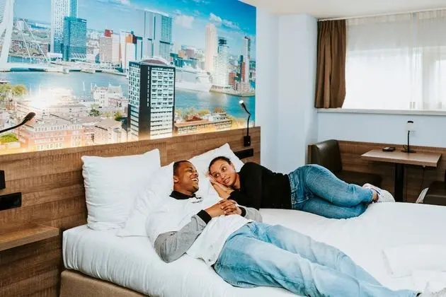 Rotterdam Teleport Hotel