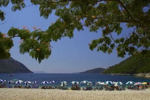 Rouda Bay Beach Hotel - Plaj