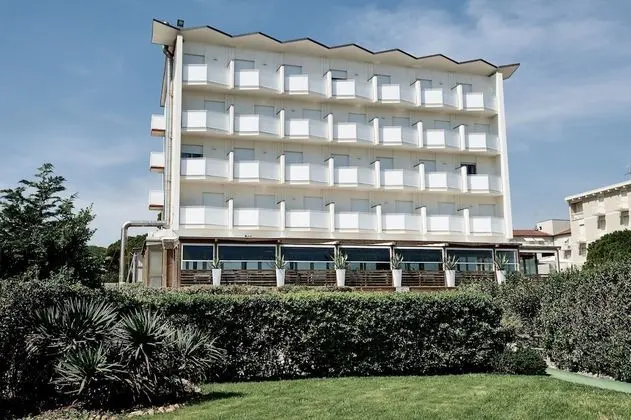 Rouge Hotel International - Dış Mekan