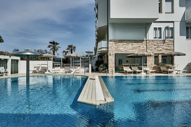 Rouge Hotel International - Havuz
