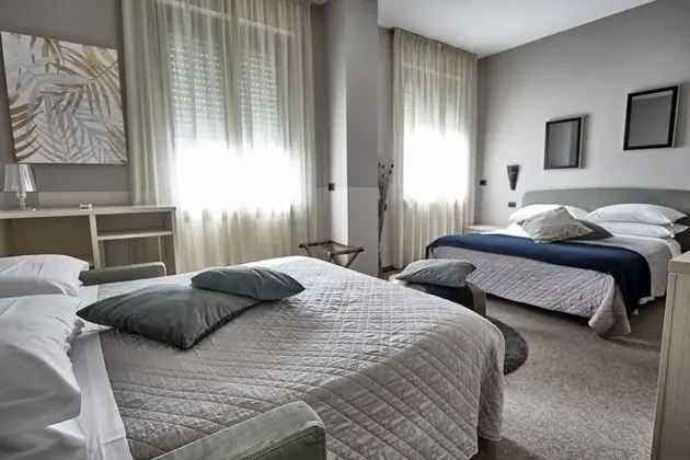 Rouge Hotel International - Oda