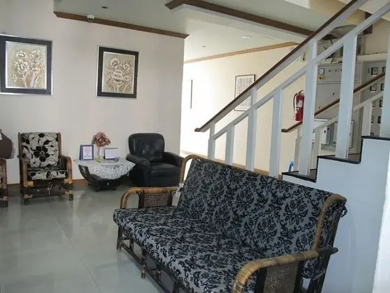 Rouge Service Apartments - Lobi
