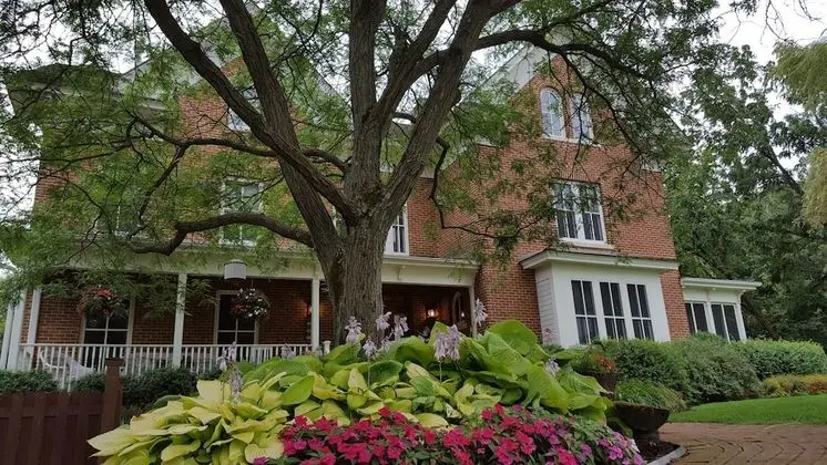 Round Barn Farm B & B Event Center