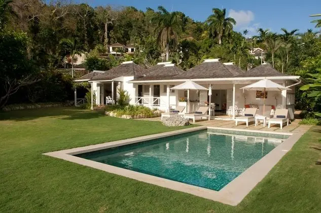 Round Hill Hotel And Villas