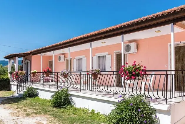 Roussa's Studios and Apartments - Dış Mekan
