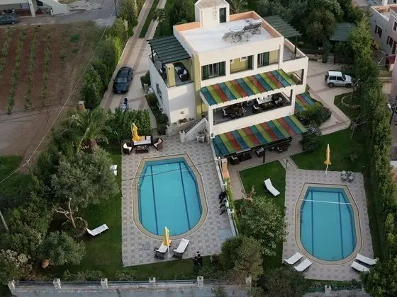 Villa in Roussospiti With Fenced Garden and Private Pool - Dış Mekan