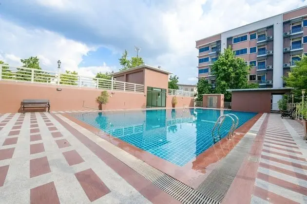 The Route Sriracha Hotel And Residence - Havuz