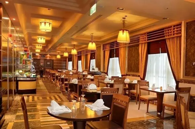 Rove Al Madinah Hotel - Yerinde Yemek