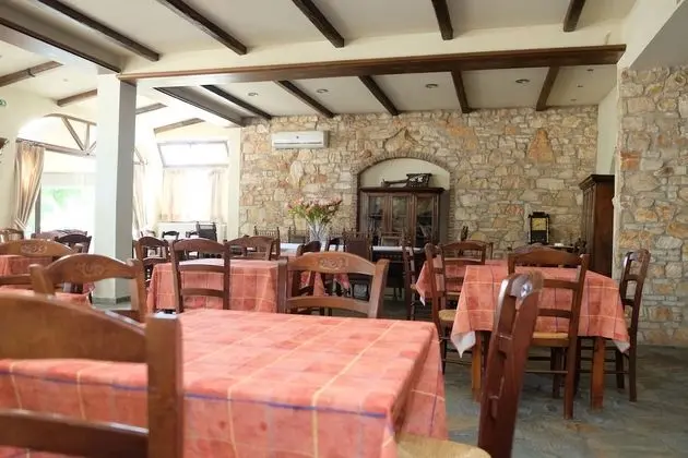 Hotel Rovies - Yerinde Yemek