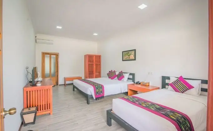 Royal Airstrip Hotel