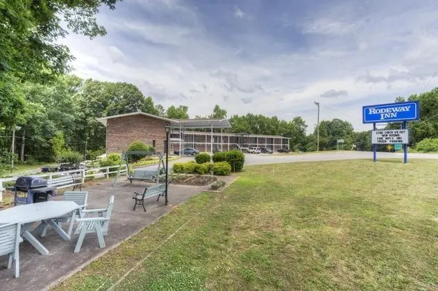 Royal American Inn