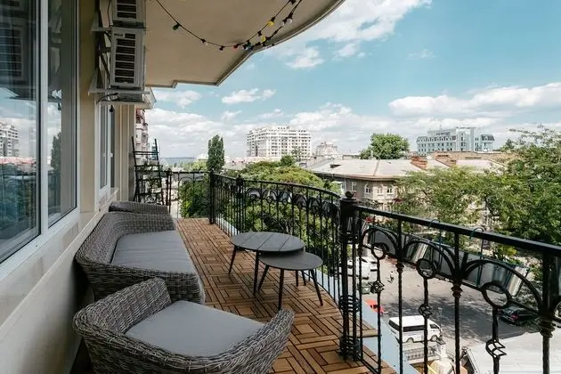 Royal Apartment Zhukovskogo 9