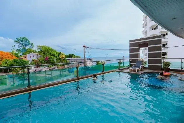 Royal Beach View Suites - Havuz