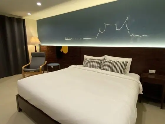 THE ROYAL BEE APART HOTEL