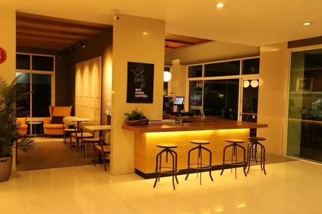 THE ROYAL BEE APART HOTEL - Lobi