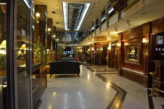 Royal Carine Hotel - Lobi
