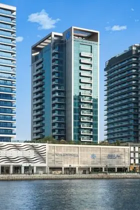 Royal Continental Suites - Dış Mekan