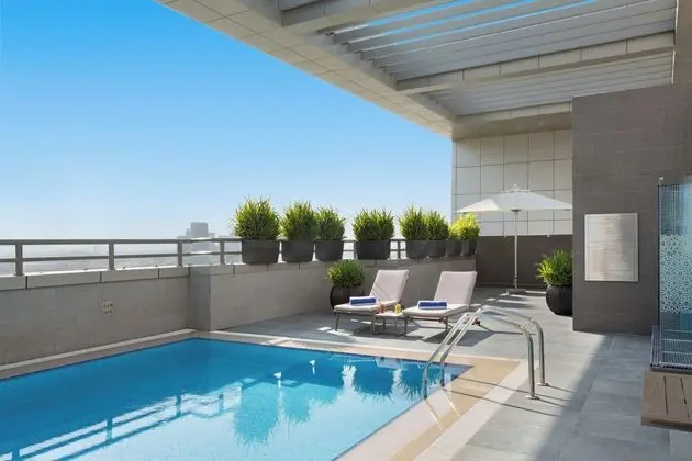 Royal Continental Suites - Havuz