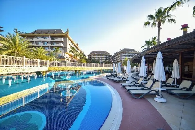 Royal Dragon Hotel - Açık Havuz