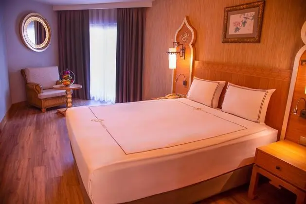 Royal Dragon Hotel - 5