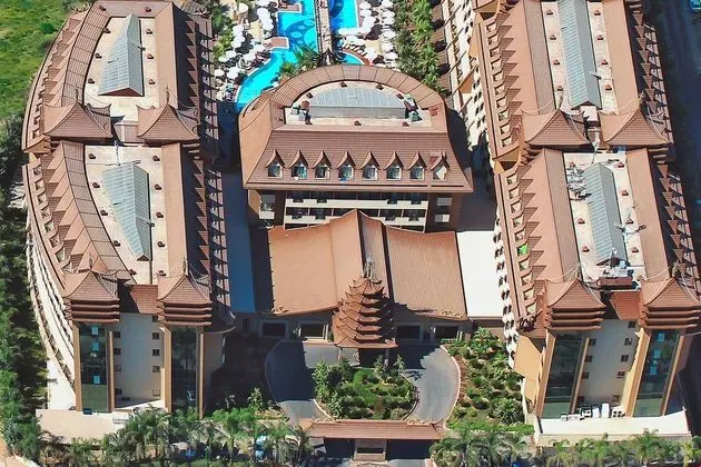 Royal Dragon Hotel - 8