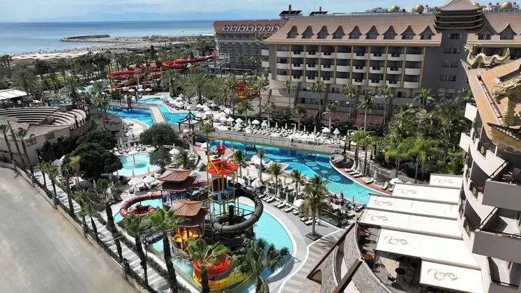 Royal Dragon Hotel - 6