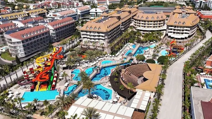 Royal Dragon Hotel - 9