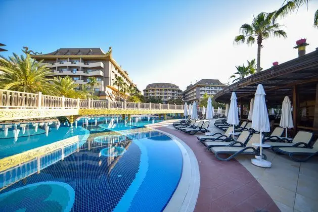 Royal Dragon Hotel - 4