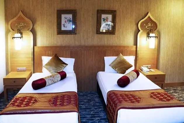 Royal Dragon Hotel - 4