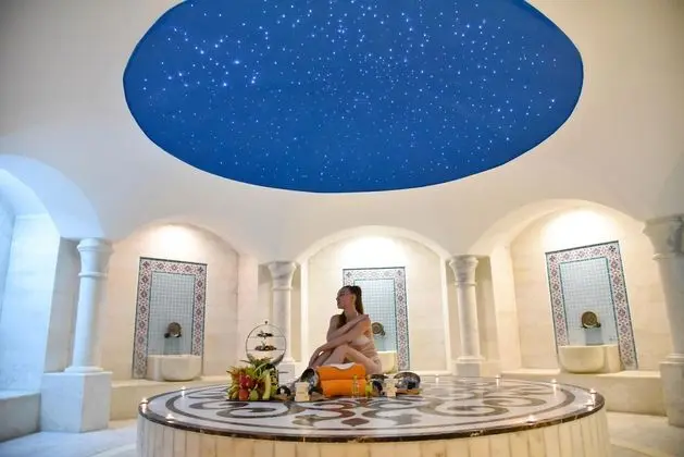 Royal Dragon Hotel - Spa