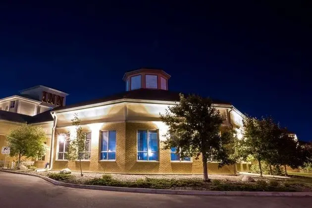ROYAL HOTEL EDMONTON AIRPORT