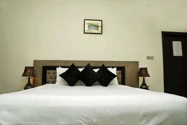 Royal Elegance Hotel