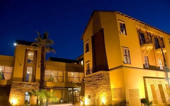 Royal Elephant Hotel & Conference Centre - Dış Mekan