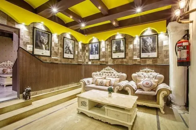 Royal Empire Boutique Hotel - Lobi