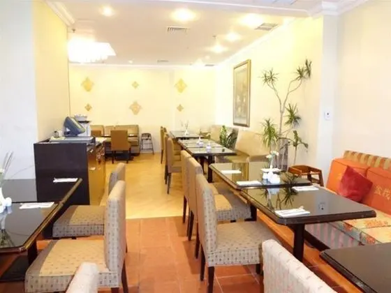 The Royal Express Sharq