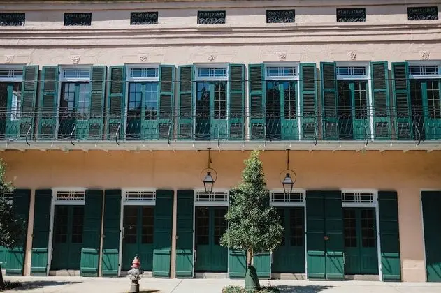 Royal Frenchmen Hotel and Bar - Dış Mekan